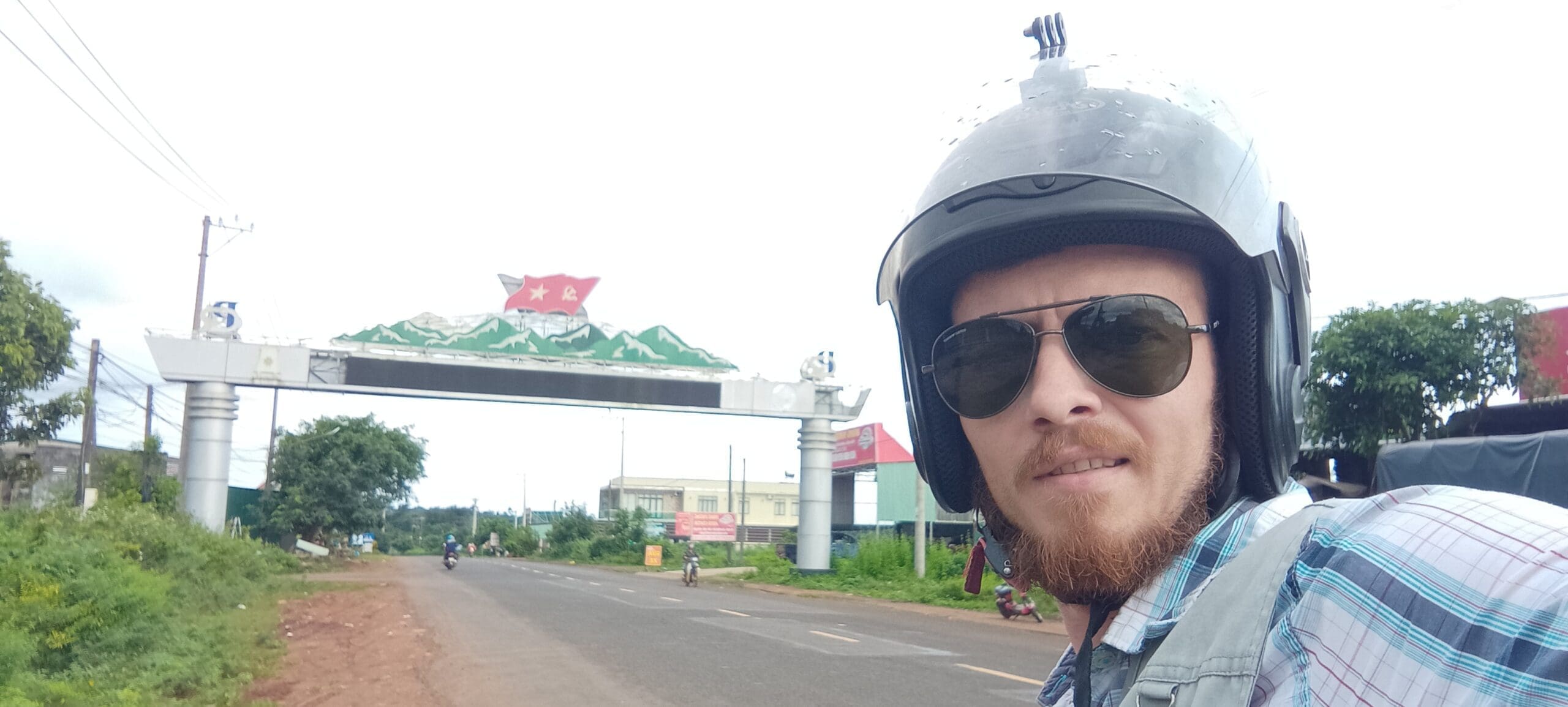Vietnamese Mountain Moto Adventure: Breaking Boundaries on YouTube